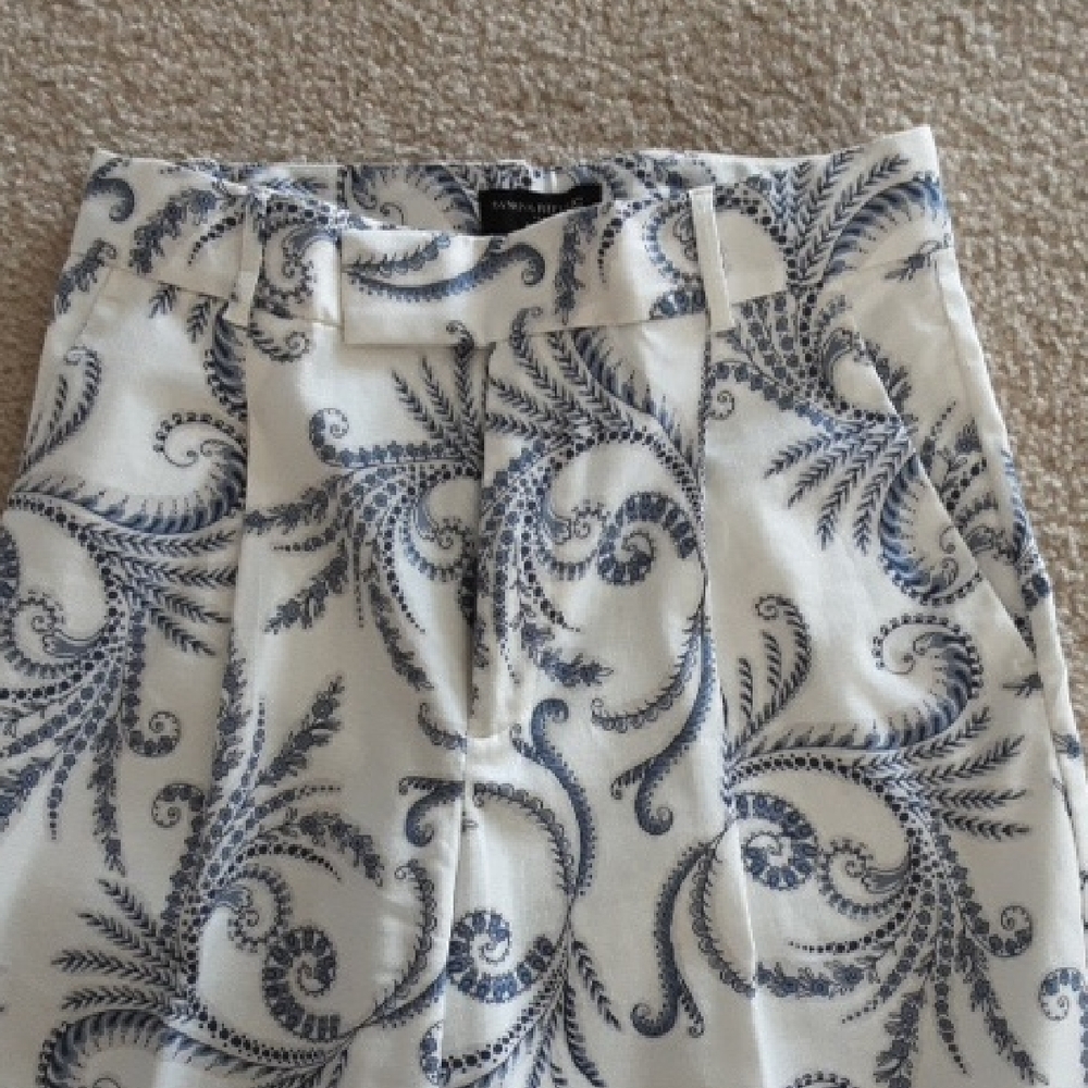 Banana Republic White and Blue Patterned Pants